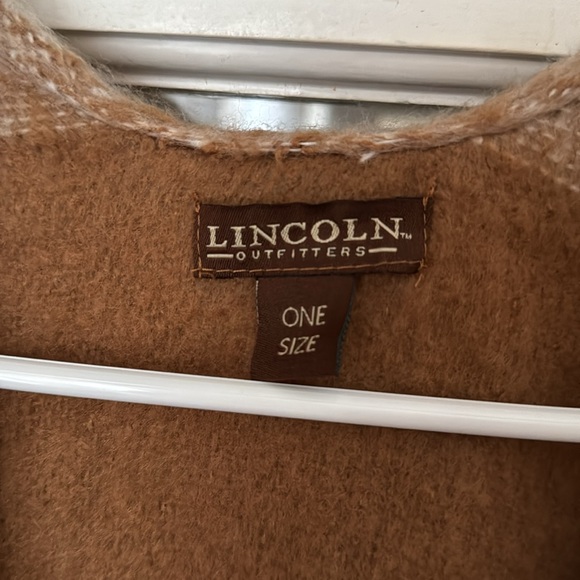 Poncho - Picture 5 of 5